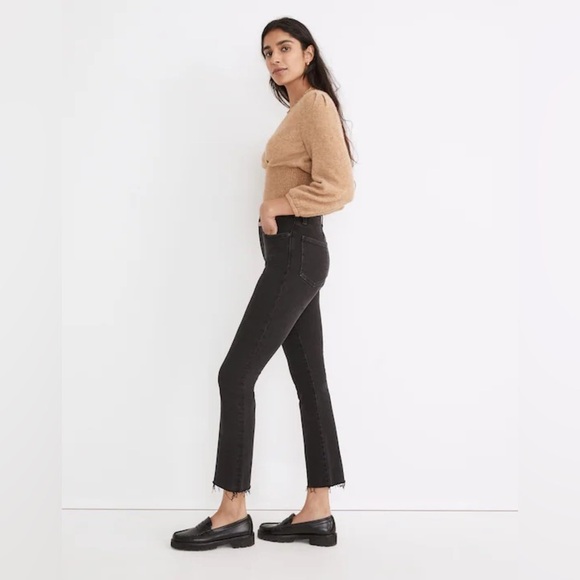 Madewell Cali Demi-Boot Jeans in Bayland Wash:
Raw-Hem Edition , sz : 28 - Picture 2 of 11
